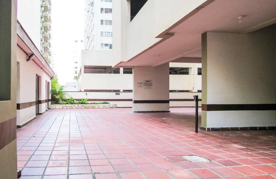 Apto a 200 m da Praia das Pitangueiras-Guaruja SP-1