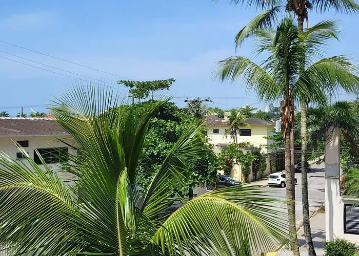 Apto completo à 1 quadra da praia da Enseada. Guarujá